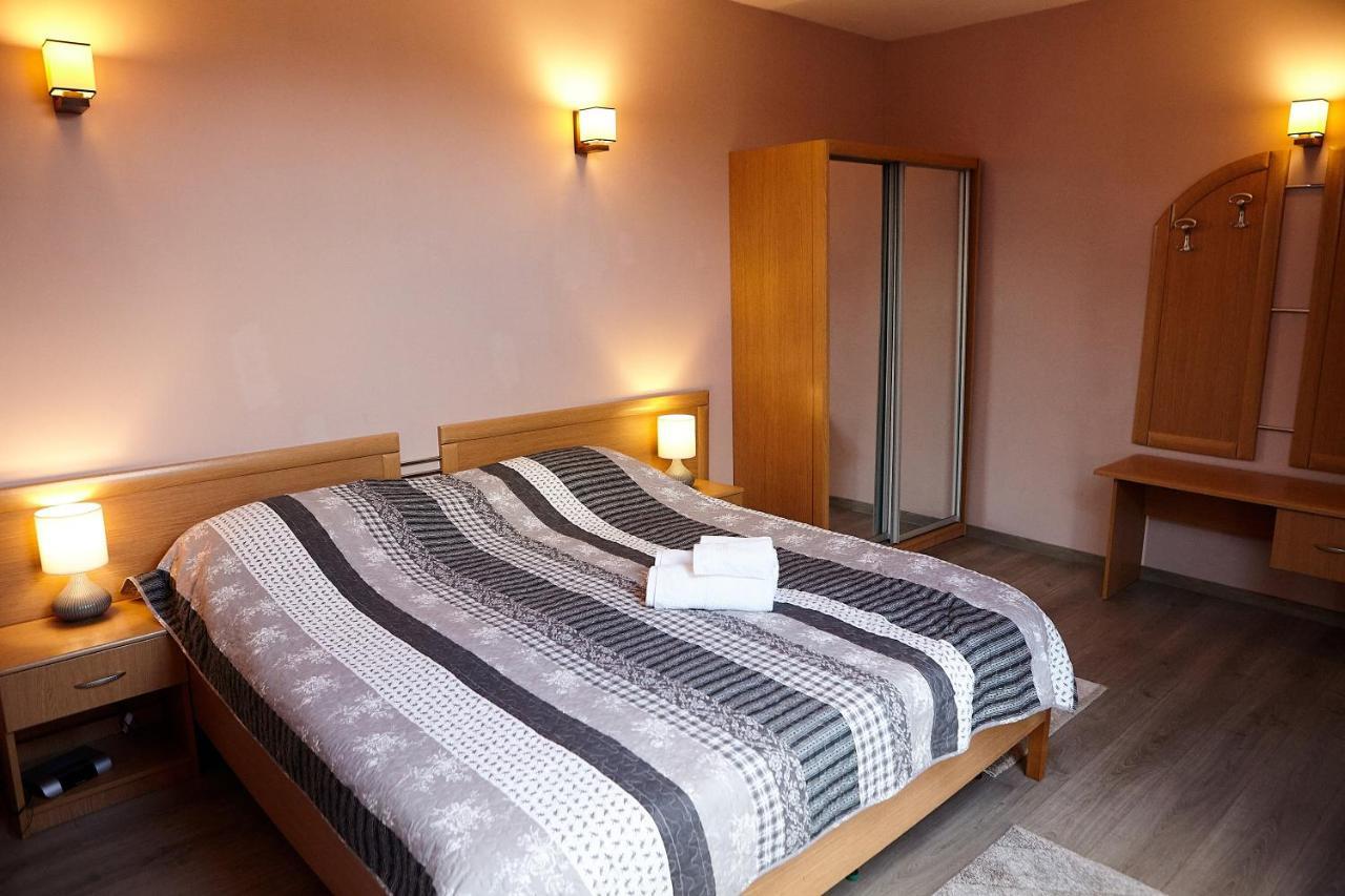 Apartament Rozelor Брашов Екстер'єр фото