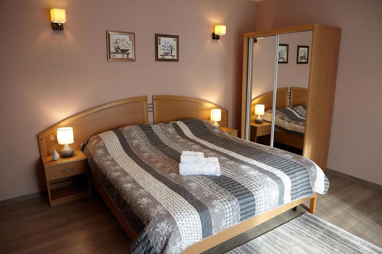 Apartament Rozelor Брашов Екстер'єр фото